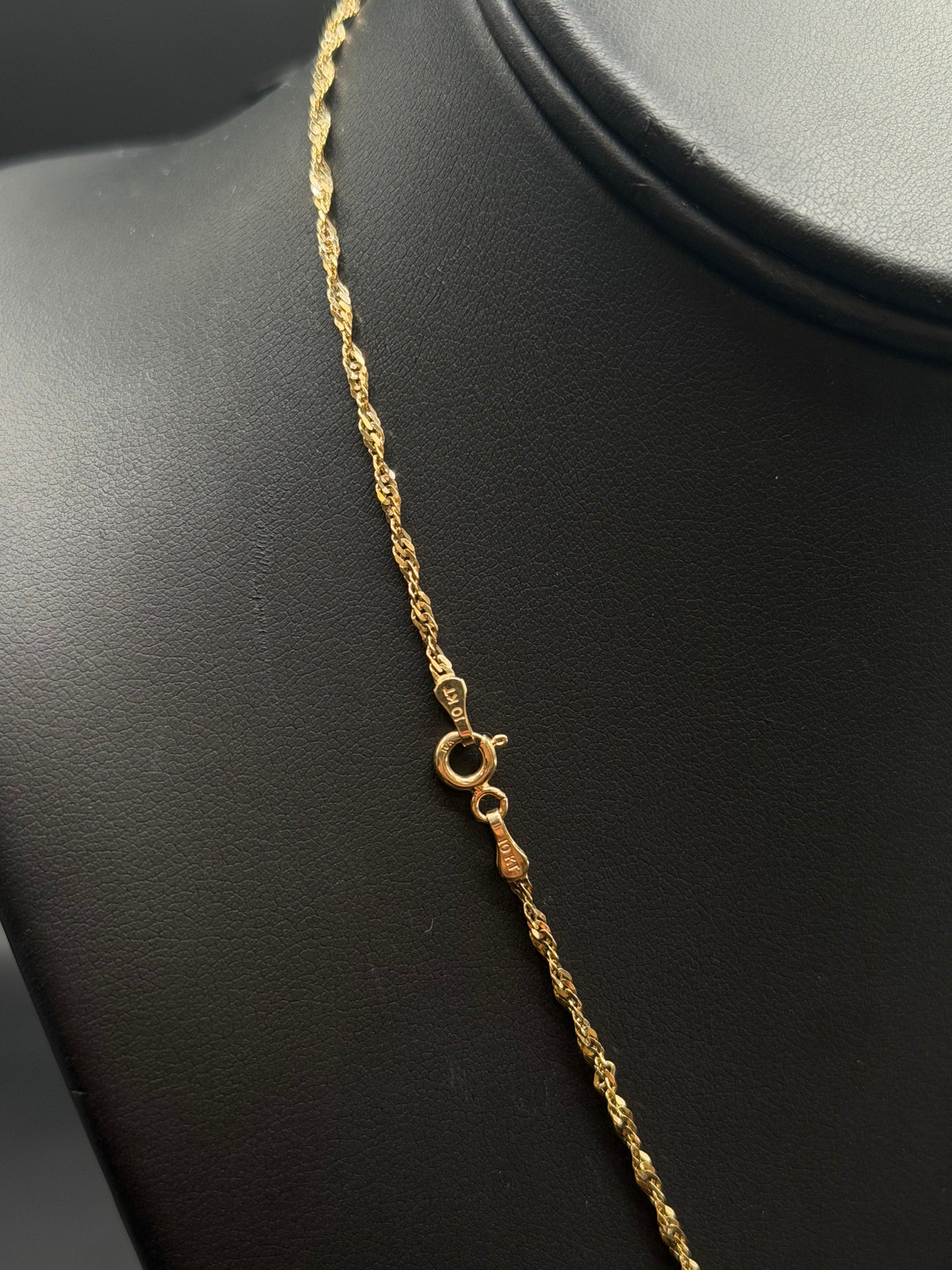 10k Gold B Pendant with 20" Twist Necklace Set